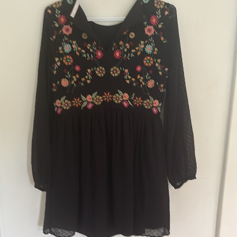 Embroidered top - Picture 5 of 9